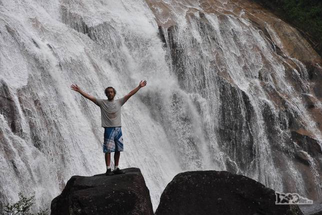 A maior das três cachoeiras cachoeira do rio Vermelho, na Várzea do Braço, em Santo Amaro da Imperatriz, perto de Florianópolis, em Santa Catarina